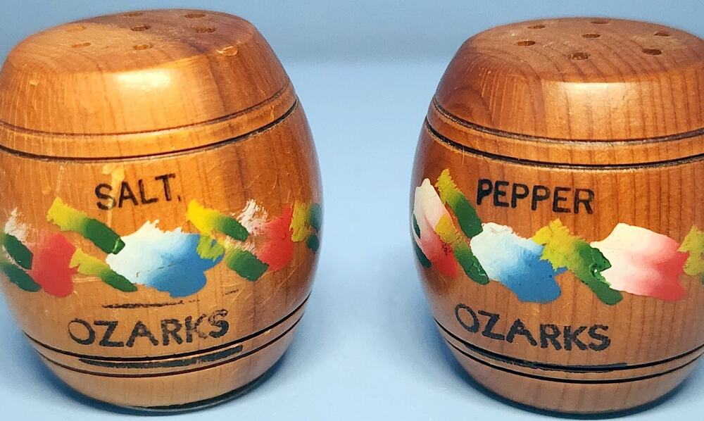 Ozarks Round Wood Barrell Salt and Pepper Shakers Small Souvenir Set See Pic